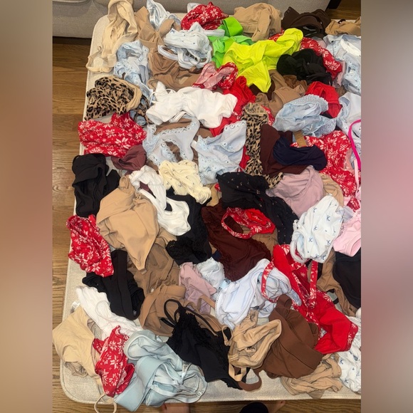 SKIMS Bundle of 200 Items Bralettes & Panties - Picture 2 of 3